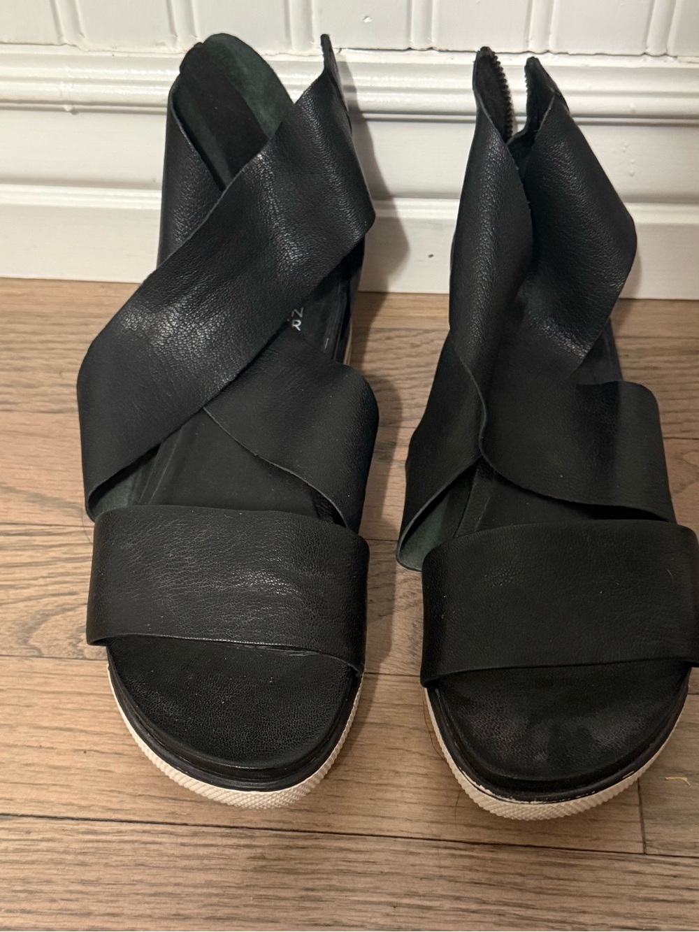 Eileen Fischer gladiator style leather strap sandals. Rubber sole. Size 7.